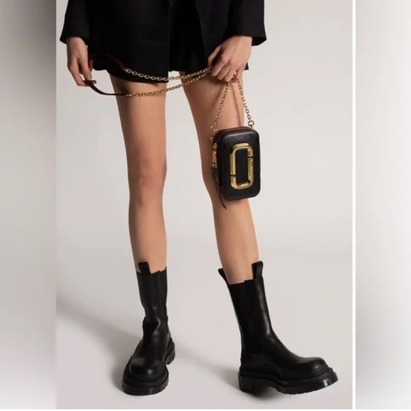 Marc Jacobs Hot Shot Crossbody Bag Red Black and Burgundy w/gold Hardware EUC - Picture 1 of 9